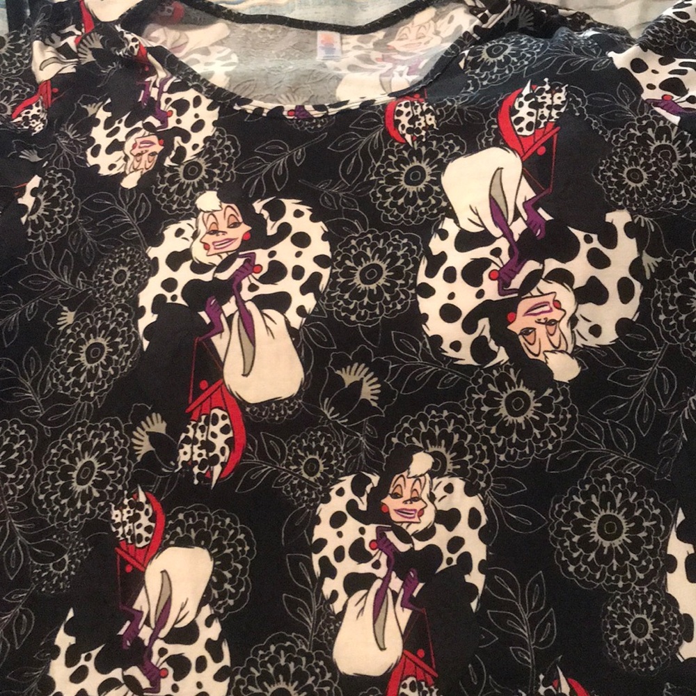 BNWT Disney Cruella Deville perfect t